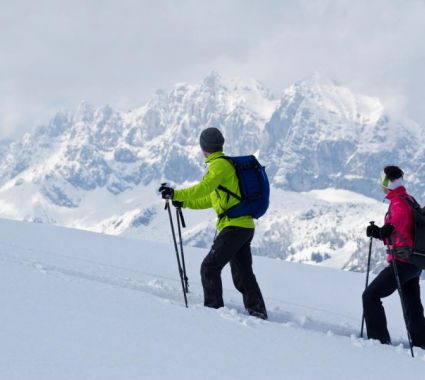 Schneeschuhwandern mit Blick auf den Wilden Kaiser / © Franz Gerdl