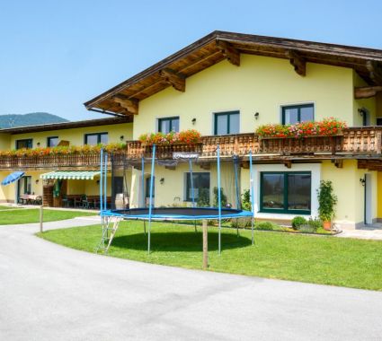 Außenbereich mit Trampolin