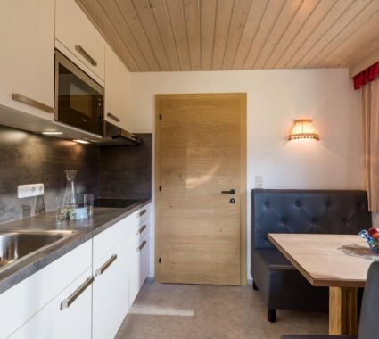 Gaestehaus_Kalkschmid_Wohnung_9_Kueche.jpg
