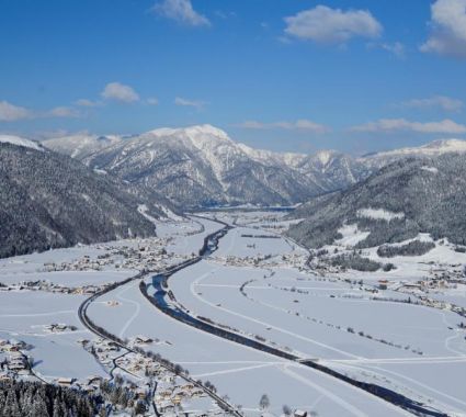 Der weite Talkessel von St. Johann in Tirol / © Stefan Eisend